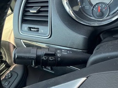 Used 2011 Chrysler Town & Country Limited FWD image 30