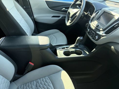 Certified 2021 Chevrolet Equinox LS w/ LS Convenience Package FWD image 9