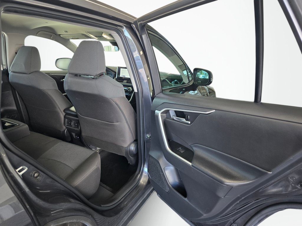 Used 2025 Toyota RAV4 XLE AWD/4WD image 38