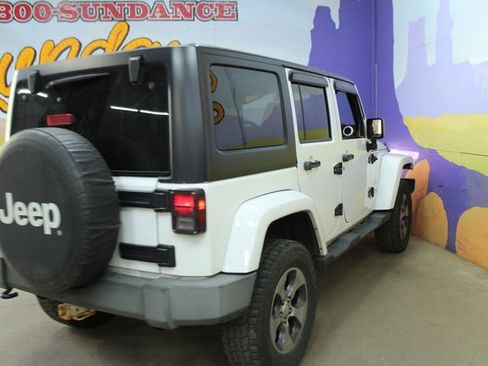Used 2017 Jeep Wrangler Unlimited Sahara w/ Connectivity Group AWD/4WD image 8