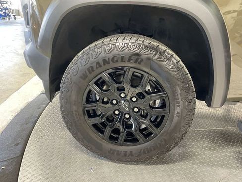 Used 2023 Chevrolet Colorado Trail Boss w/ LPO, Flex Utility Package image 10