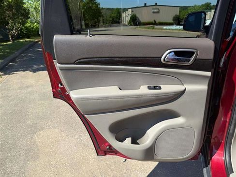 Used 2013 Jeep Grand Cherokee Laredo image 26