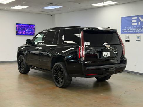 Used 2018 Cadillac Escalade Platinum RWD image 11