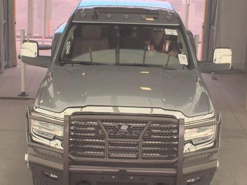 Used 2024 RAM 3500 Limited image 3