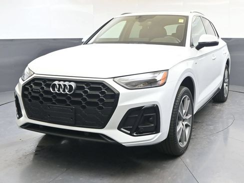 Used 2025 Audi Q5 2.0T Premium w/ Convenience Plus Package AWD/4WD image 1