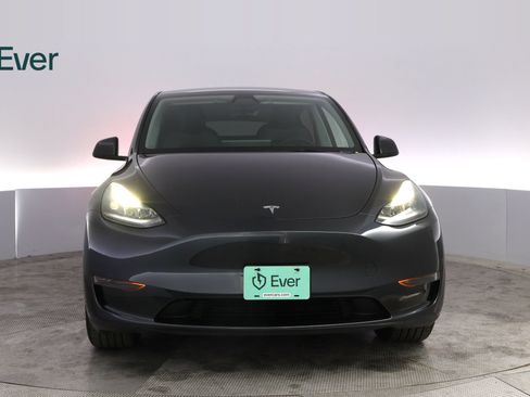 Used 2025 Tesla Model Y Long Range RWD image 12