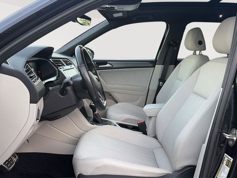 Certified 2022 Volkswagen Tiguan SE R-Line AWD/4WD image 4