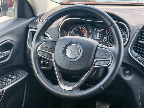 Used 2019 Jeep Cherokee Latitude Plus w/ Cold Weather Group AWD/4WD image 14