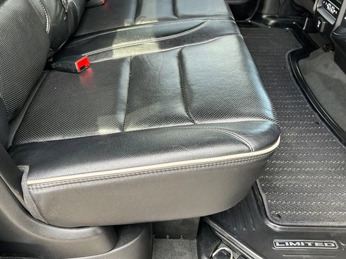 Used 2020 RAM 1500 Limited w/ Black Appearance Package AWD/4WD image 20