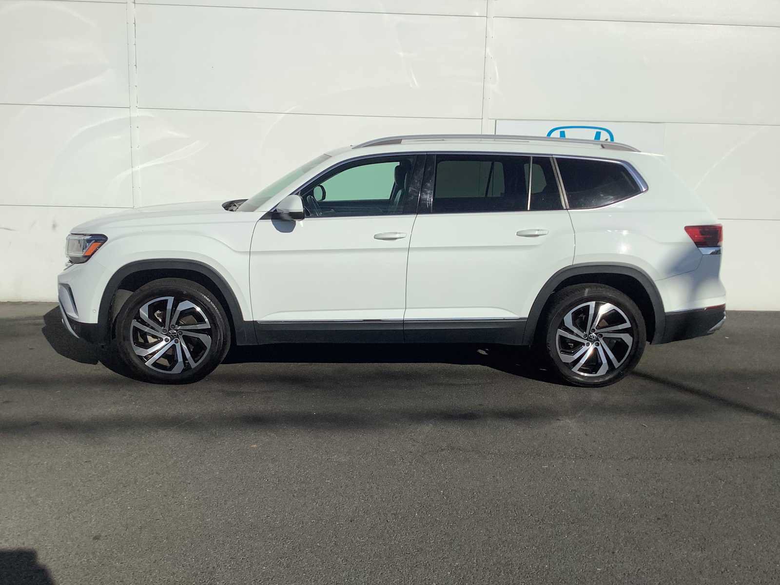Used 2021 Volkswagen Atlas SEL Premium AWD/4WD image 3