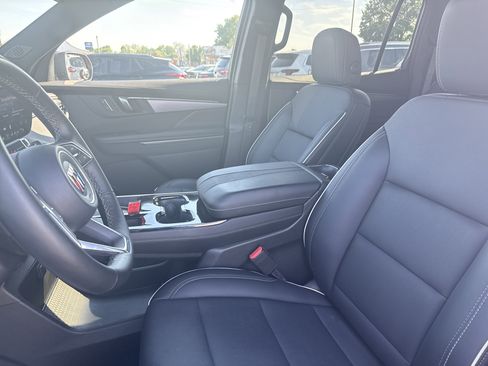 Used 2025 Buick Enclave Preferred AWD/4WD image 12
