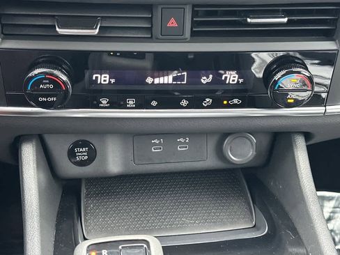 Used 2025 Nissan Rogue SV image 23