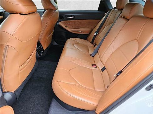 Used 2019 Toyota Avalon Limited image 19