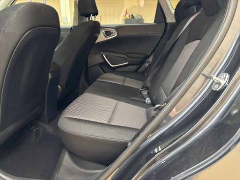 Used 2025 Kia Soul LX w/ LX Technology Package FWD image 23