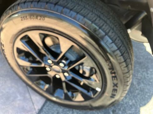 Used 2025 Jeep Wrangler Unlimited Sahara AWD/4WD image 33