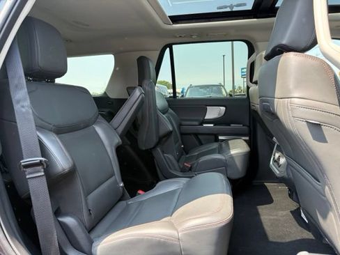 Used 2025 Ford Expedition Active AWD/4WD image 14