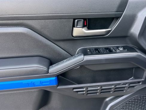 Certified 2025 Toyota Tacoma TRD Off-Road image 14