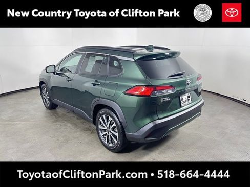 Used 2023 Toyota Corolla Cross XLE image 5