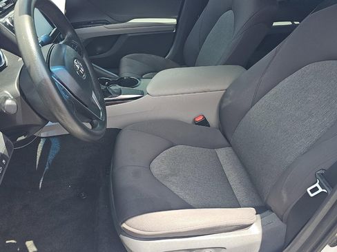 Used 2018 Toyota Camry LE FWD image 3