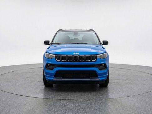 Used 2025 Jeep Compass Limited AWD/4WD image 2
