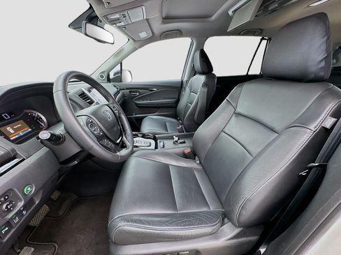 Used 2017 Honda Pilot Touring image 13