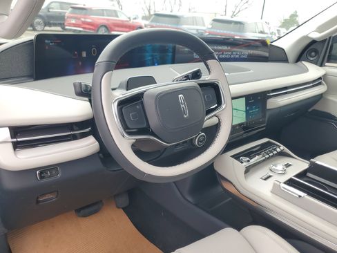 New 2026 Lincoln Navigator Reserve image 14