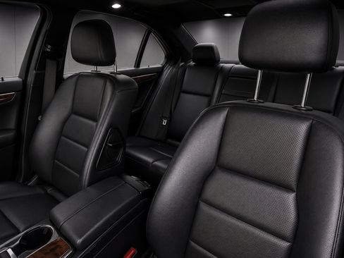 Used 2009 Mercedes-Benz C 350 Sport image 10
