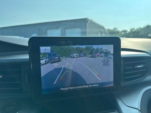 Used 2022 Ford Explorer XLT AWD/4WD image 18