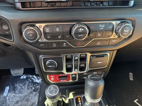 New 2026 Jeep Gladiator Sport image 15