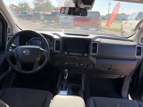 Used 2023 Nissan Frontier SV w/ Tow Package RWD image 18