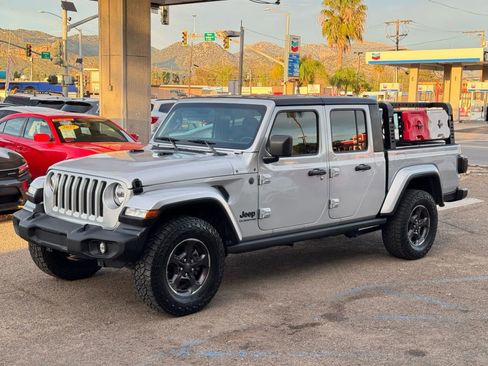 Used 2022 Jeep Gladiator Sport image 6