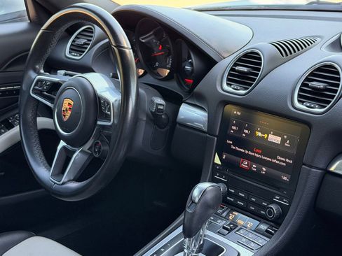 Used 2021 Porsche 718 Boxster RWD image 13
