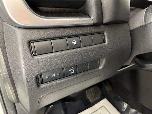 Used 2023 Nissan Rogue SV AWD/4WD image 30