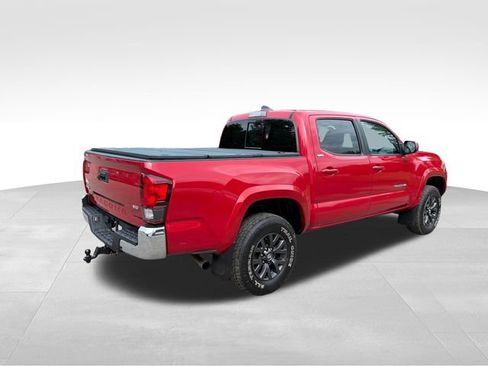 Used 2021 Toyota Tacoma SR5 AWD/4WD image 3