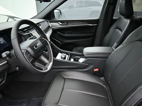 New 2025 Jeep Grand Cherokee Limited w/ Luxury Tech Group II image 13