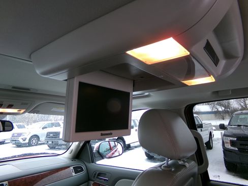Used 2013 Chevrolet Suburban LTZ image 39