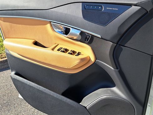 Used 2023 Volvo XC90 B6 Ultimate w/ Lounge Package image 17