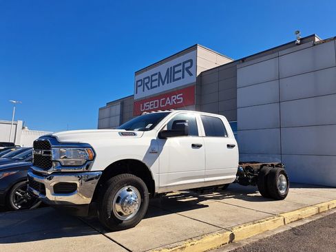 Used 2024 RAM 3500 Tradesman w/ Chrome Appearance Group image 5