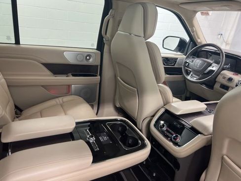 Used 2018 Lincoln Navigator Reserve w/ Technology Package AWD/4WD image 26