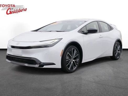 Used 2025 Toyota Prius XLE image 1