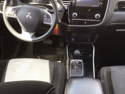 Used 2020 Mitsubishi Outlander ES AWD/4WD image 5