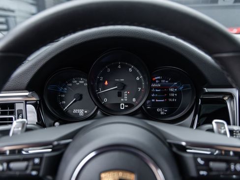 Certified 2023 Porsche Macan AWD/4WD image 27