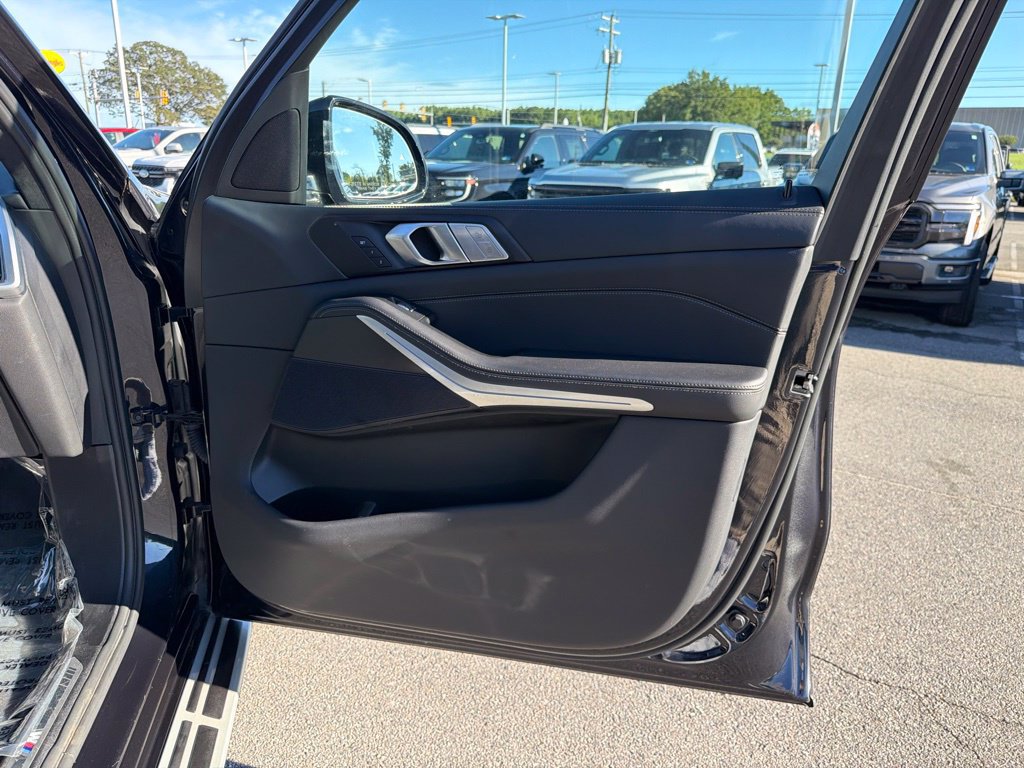 Used 2022 BMW X7 xDrive40i w/ M Sport Package AWD/4WD image 23