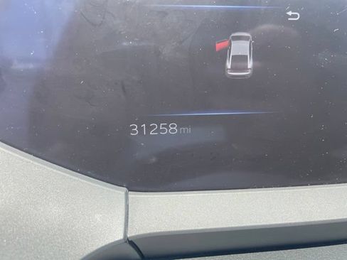 Used 2024 Toyota Prius XLE FWD image 6
