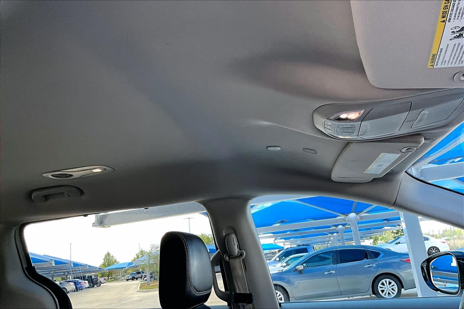 Used 2024 Chrysler Pacifica Touring-L FWD image 13