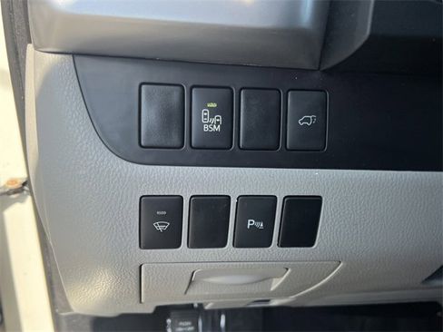 Used 2016 Toyota Highlander Limited image 31
