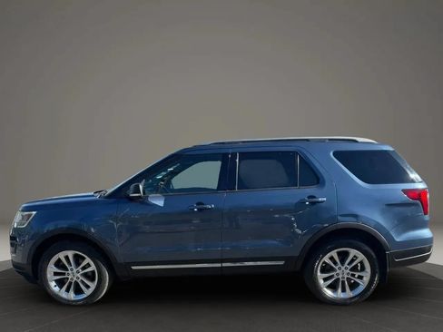 Used 2019 Ford Explorer XLT w/ Equipment Group 202A AWD/4WD image 8