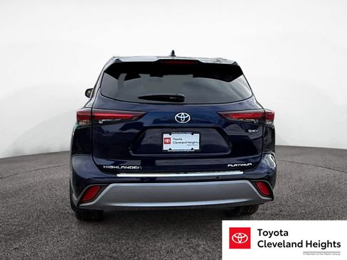 New 2026 Toyota Highlander Platinum image 4