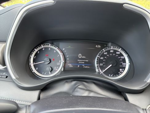 Certified 2025 Toyota Highlander XLE FWD image 13