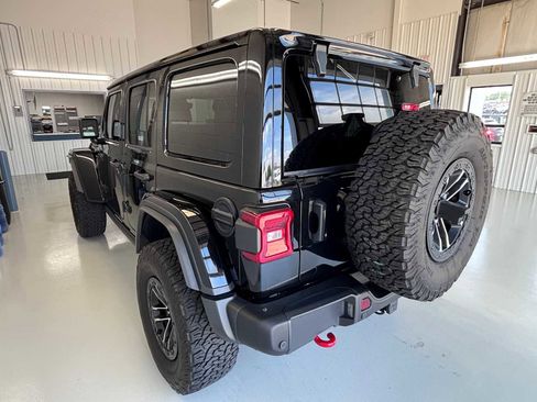 Used 2024 Jeep Wrangler Unlimited Rubicon AWD/4WD image 8
